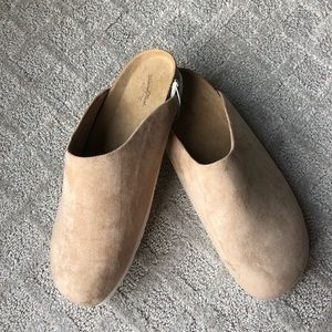 Universal Thread suede mules, new size 9 1/2
